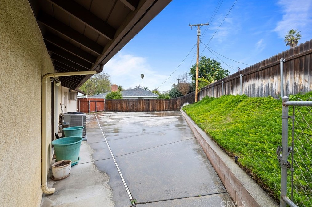 6290 Raleigh St, Riverside CA  92506-2061 exterior