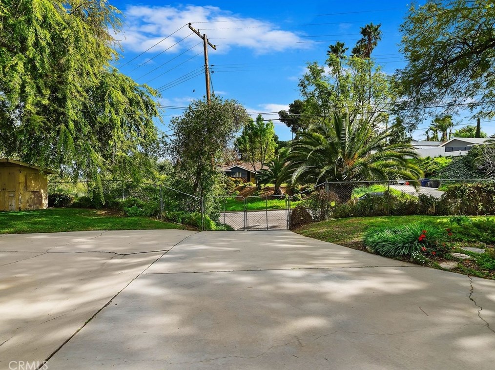 6740 Sunset Cir, Riverside CA  92505-2128 exterior