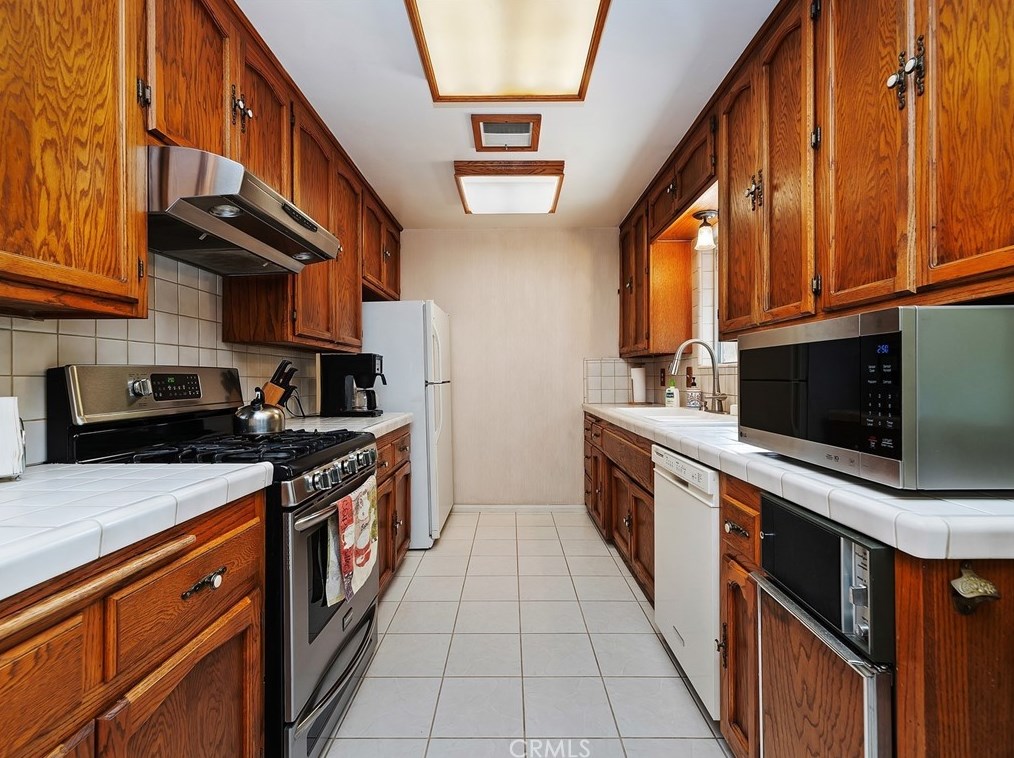 6740 Sunset Cir, Riverside CA  92505-2128 exterior