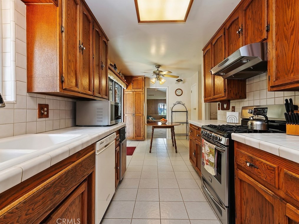 6740 Sunset Cir, Riverside CA  92505-2128 exterior