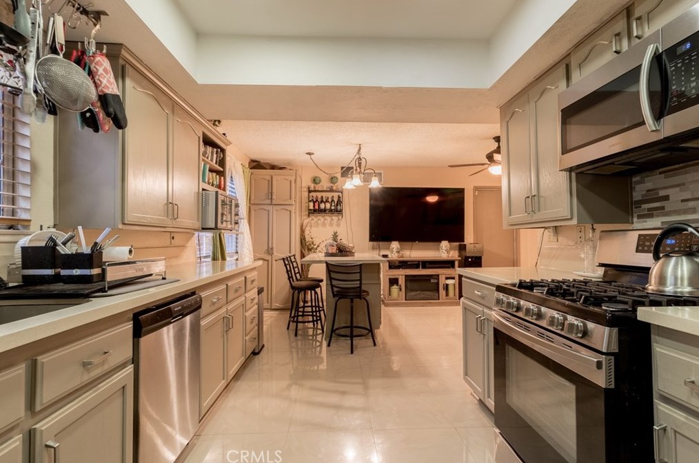 14873 Blueberry Rd, Moreno Valley CA  92553-3601 exterior