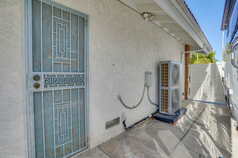 1170 Via Vallarta, Riverside CA  92506-3659 exterior