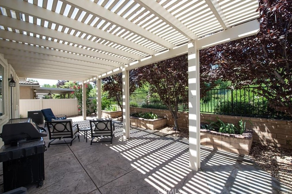 169 Canary Crk, Beaumont CA  92223-7311 exterior