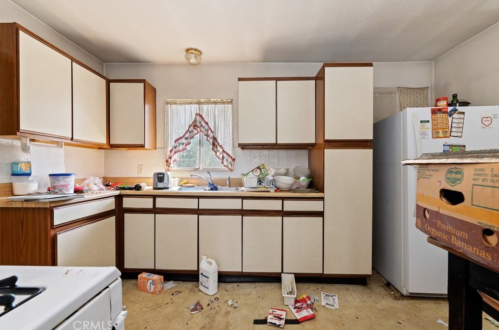 9384 52nd St, Riverside CA  92509-3802 exterior