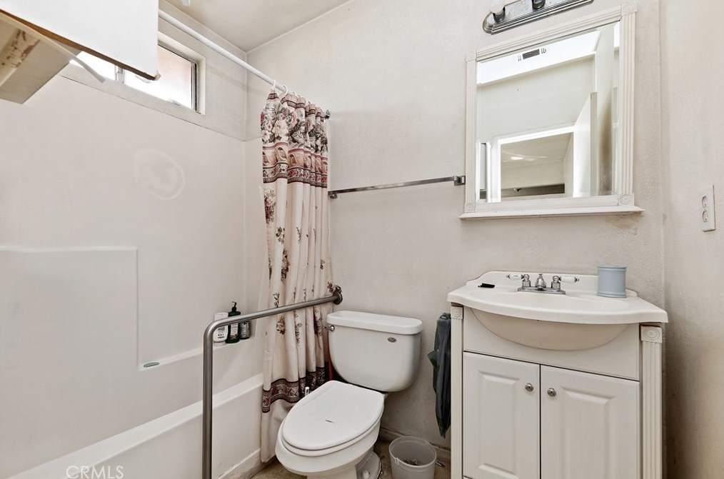 9384 52nd St, Riverside CA  92509-3802 exterior