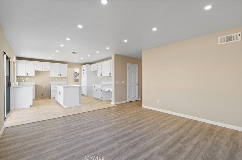 14412 Dartmouth St, Hesperia CA  92344-8247 exterior