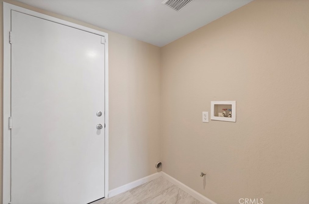 14412 Dartmouth St, Hesperia CA  92344-8247 exterior