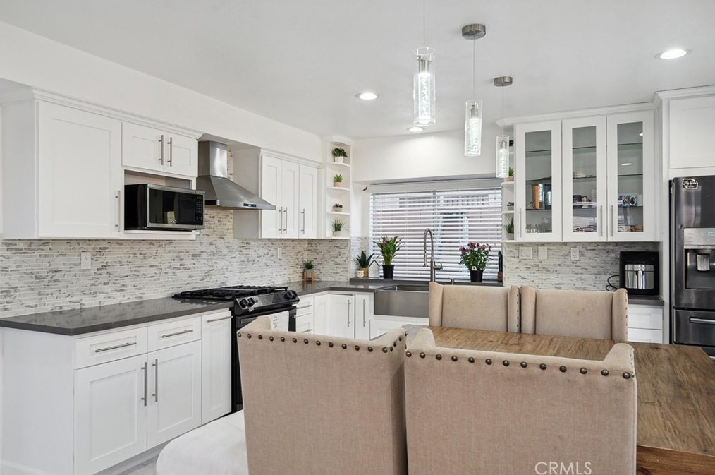 320 Treasure St, Perris CA  92571-2928 exterior
