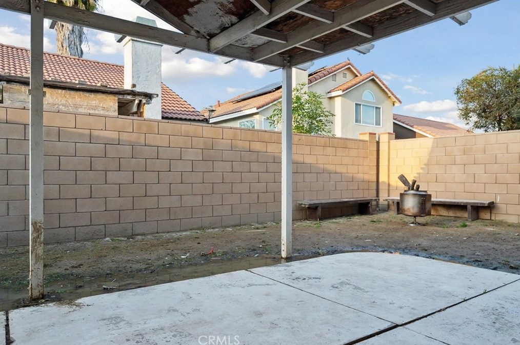 320 Treasure St, Perris CA  92571-2928 exterior