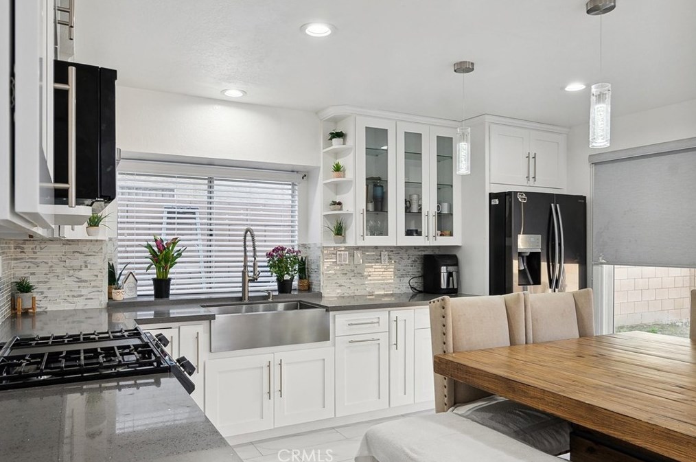 320 Treasure St, Perris CA  92571-2928 exterior
