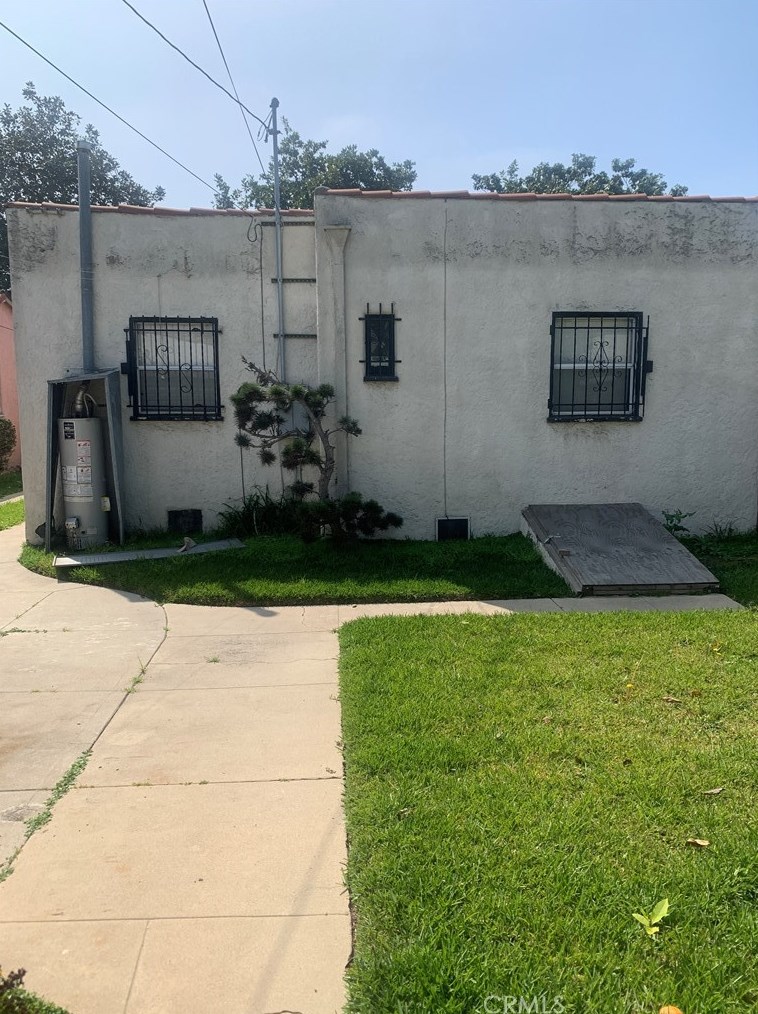 823 85th St, Los Angeles CA  90001-3628 exterior