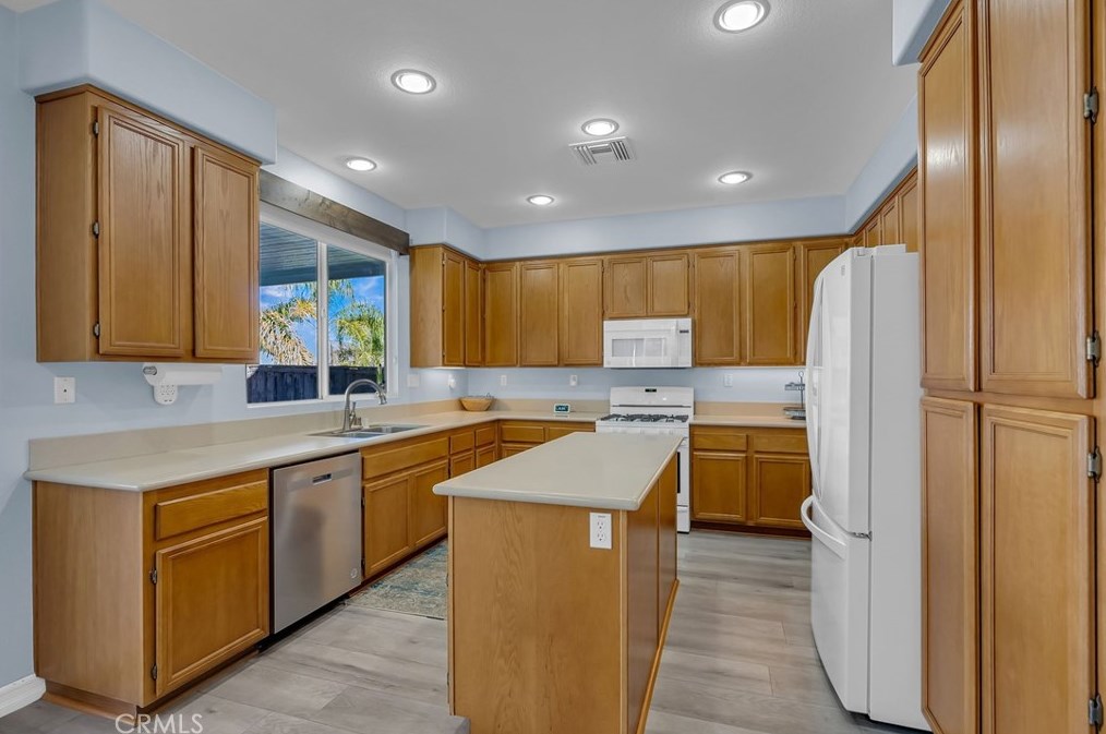 8361 Manhasset St, Riverside CA  92508-6112 exterior