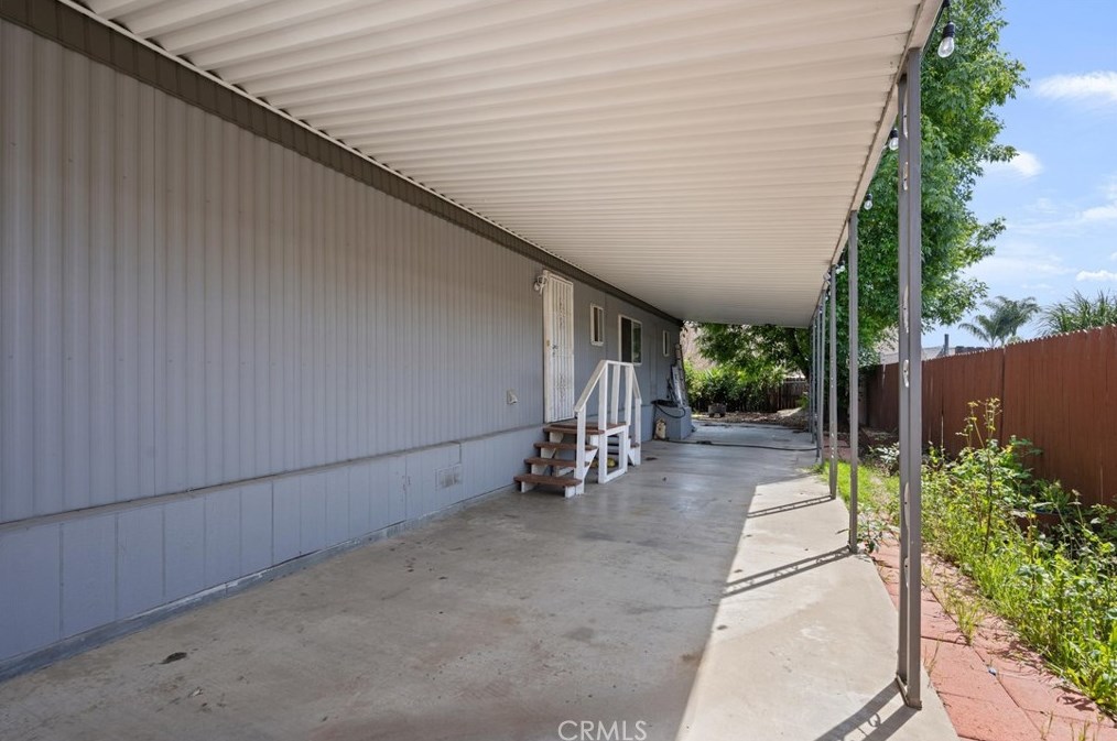 31770 Via Valdez St, Lake Elsinore CA  92530-7964 exterior