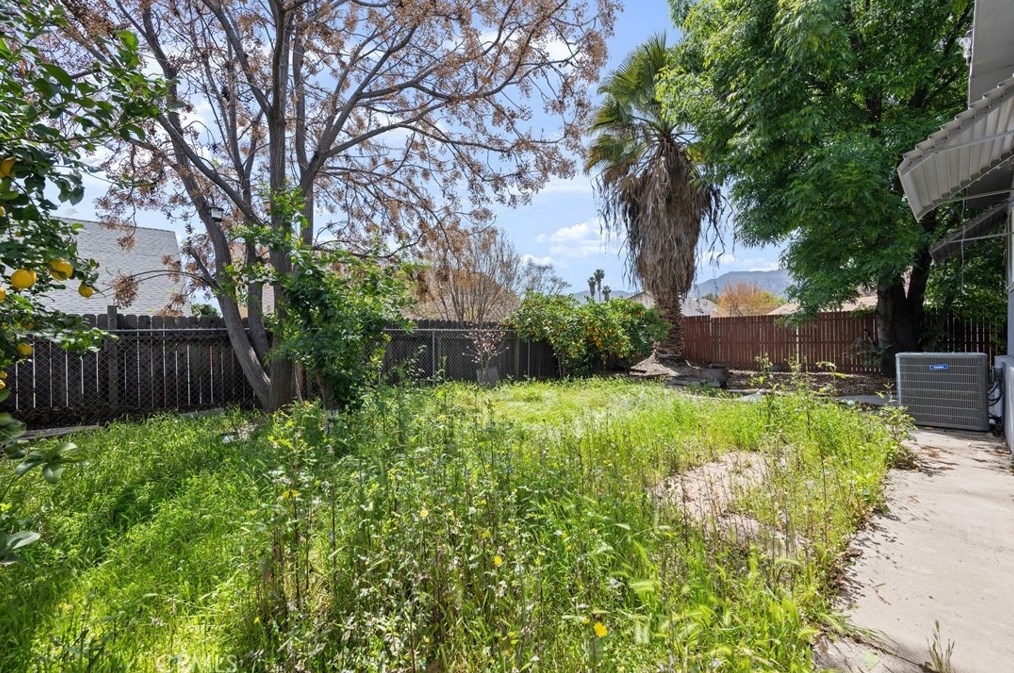 31770 Via Valdez St, Lake Elsinore CA  92530-7964 exterior