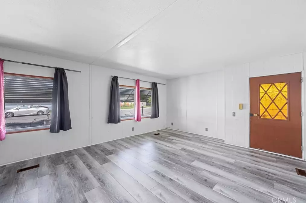 31770 Via Valdez St, Lake Elsinore CA  92530-7964 exterior