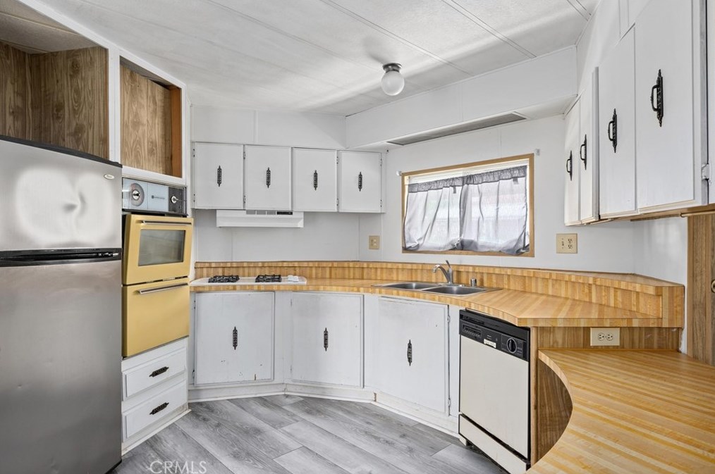 31770 Via Valdez St, Lake Elsinore CA  92530-7964 exterior