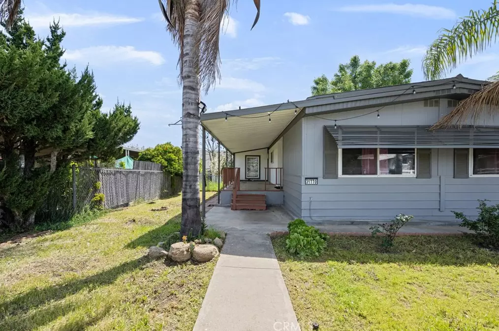 31770 Via Valdez St, Lake Elsinore CA  92530-7964 exterior