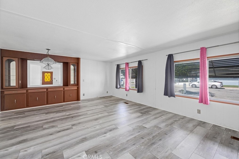 31770 Via Valdez St, Lake Elsinore CA  92530-7964 exterior