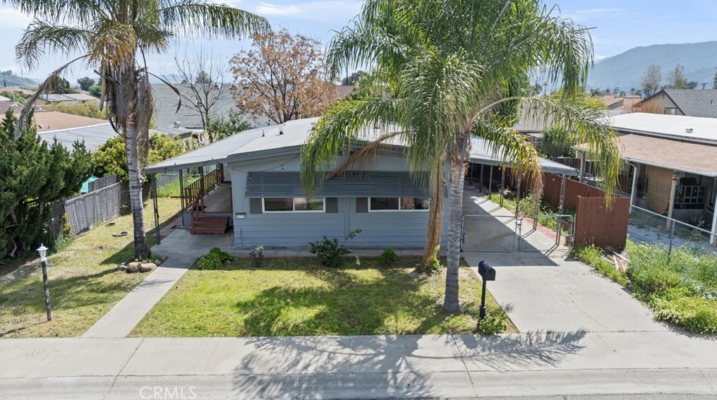 31770 Via Valdez St, Lake Elsinore CA  92530-7964 exterior