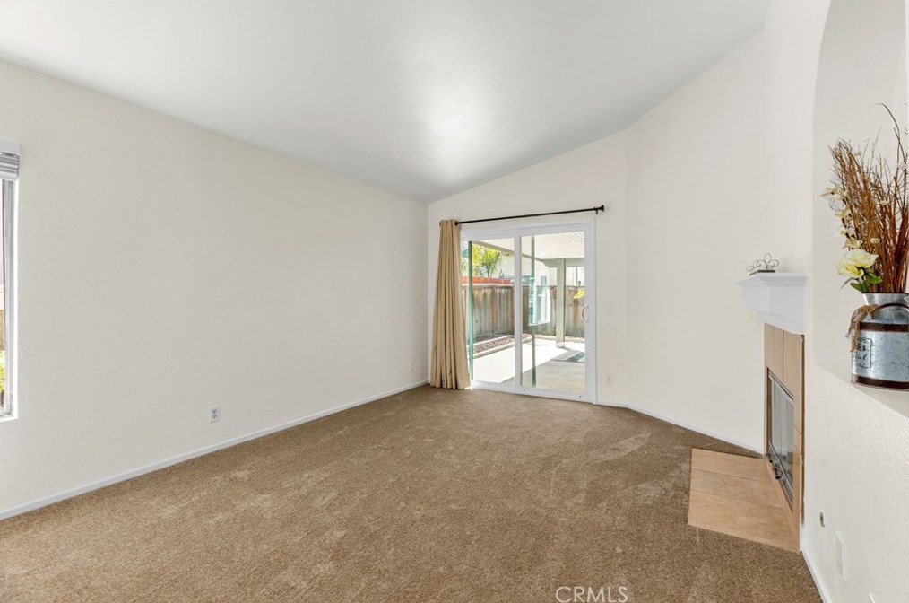 14131 Long View Dr, Fontana CA  92337-8362 exterior