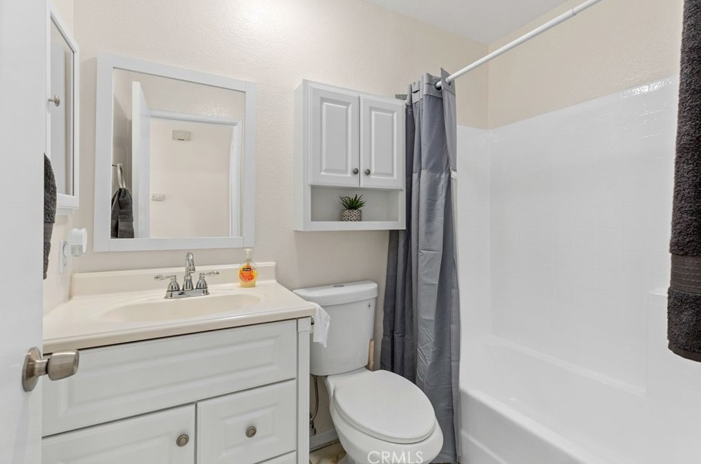 14131 Long View Dr, Fontana CA  92337-8362 exterior