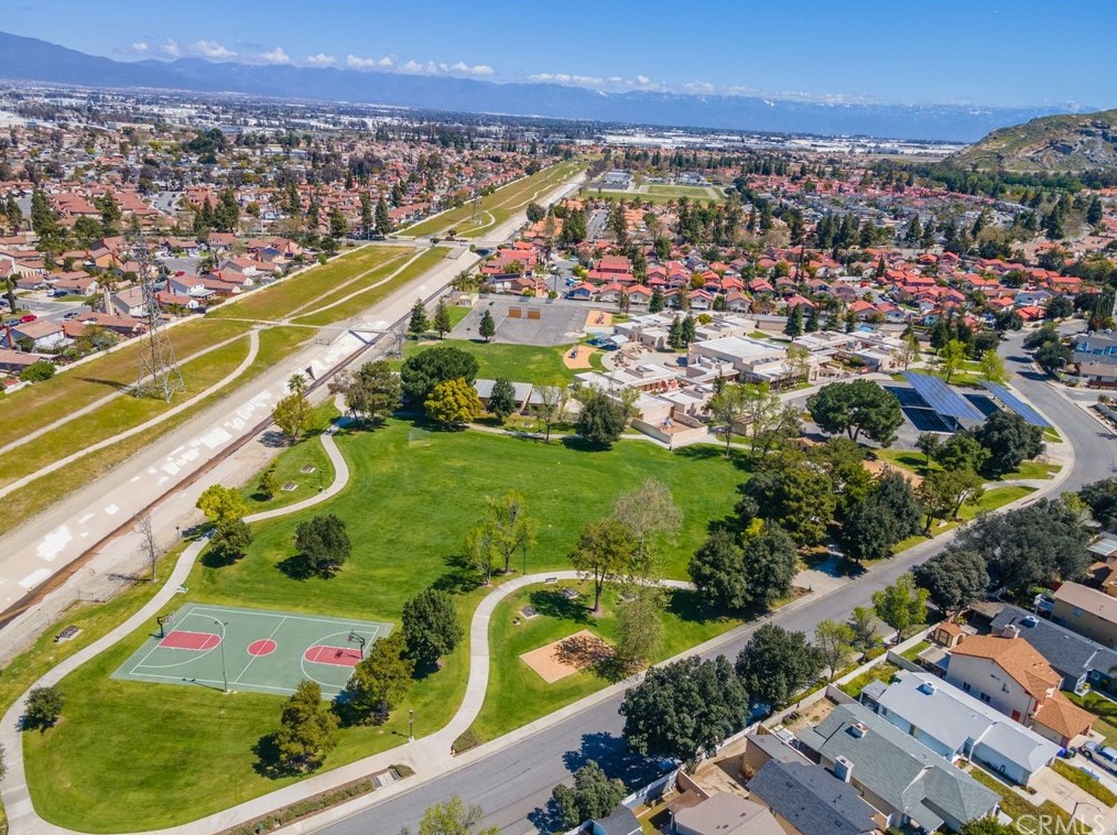 14131 Long View Dr, Fontana CA  92337-8362 exterior