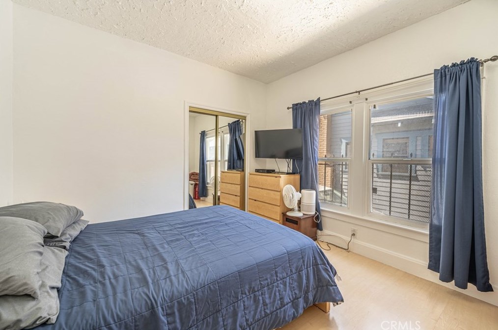2249 30th St, Los Angeles CA  90018-2543 exterior