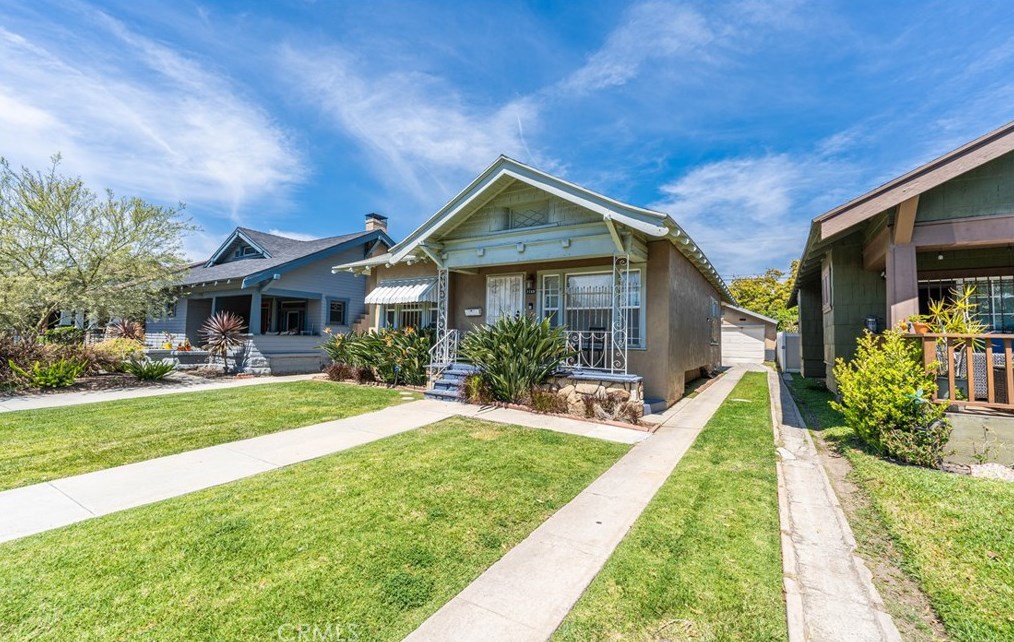 2249 30th St, Los Angeles CA  90018-2543 exterior