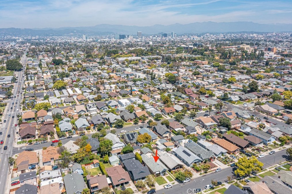 2249 30th St, Los Angeles CA  90018-2543 exterior