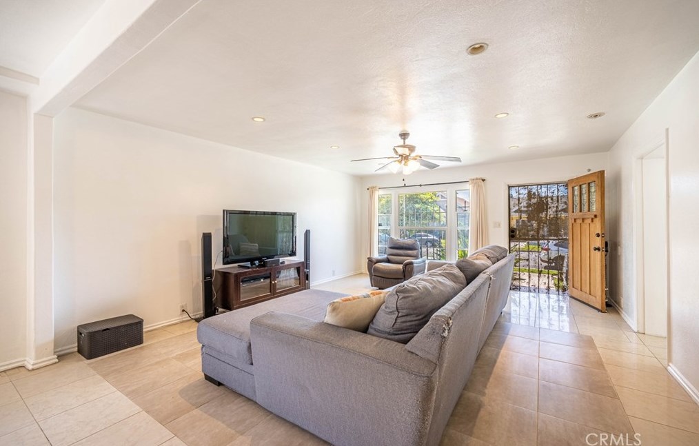 2249 30th St, Los Angeles CA  90018-2543 exterior