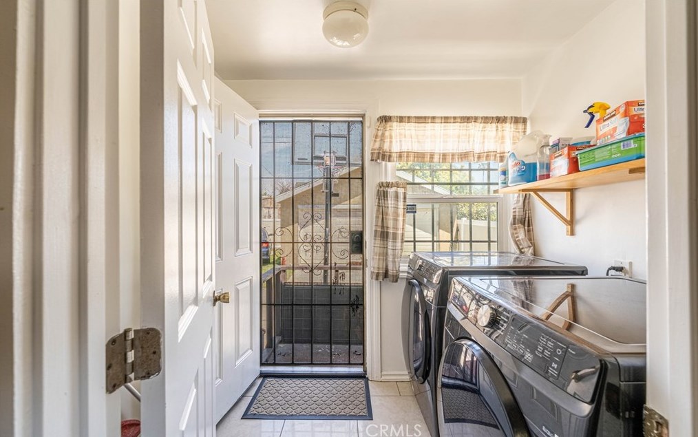 2249 30th St, Los Angeles CA  90018-2543 exterior