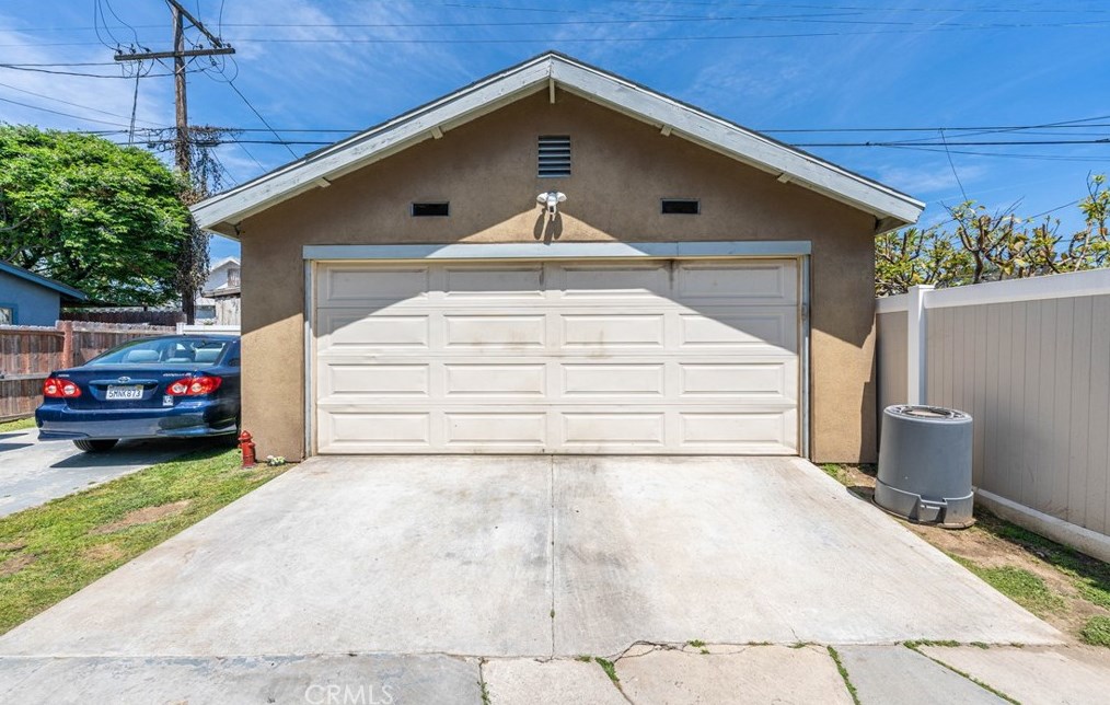 2249 30th St, Los Angeles CA  90018-2543 exterior