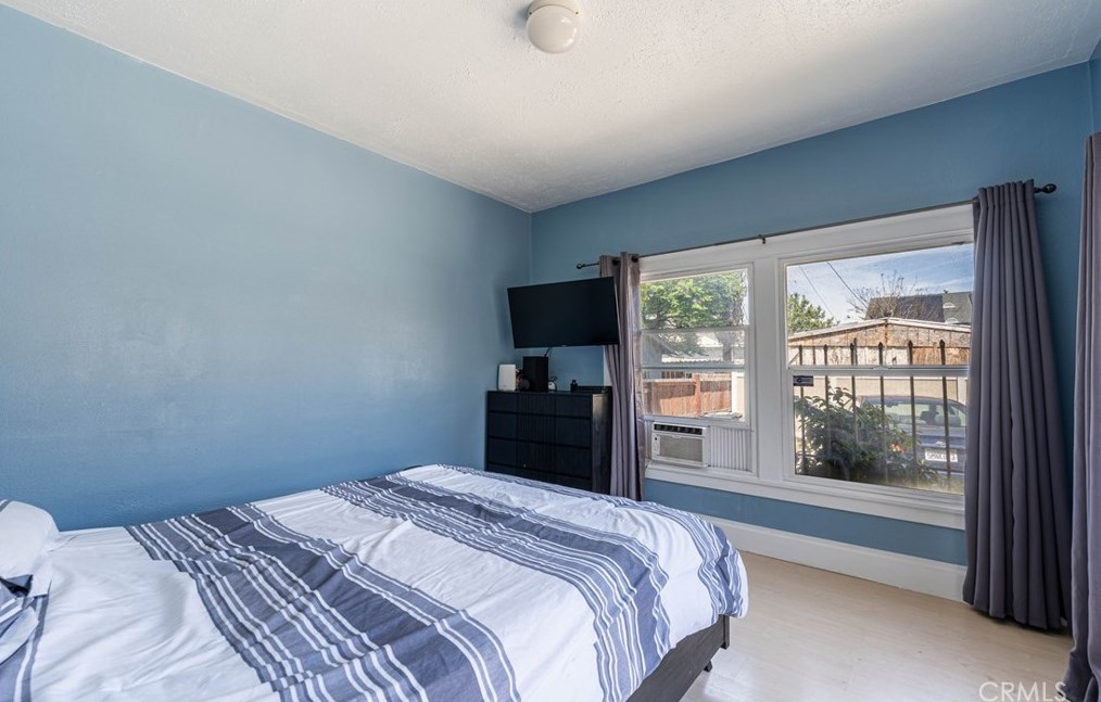 2249 30th St, Los Angeles CA  90018-2543 exterior