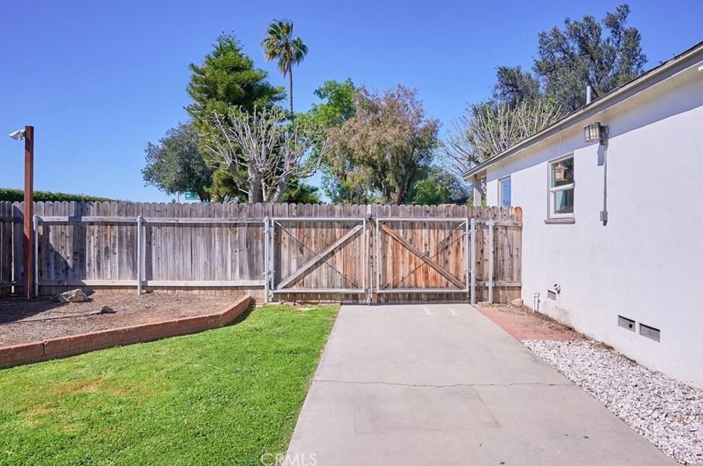 3469 Verde St, Riverside CA  92504-3774 exterior