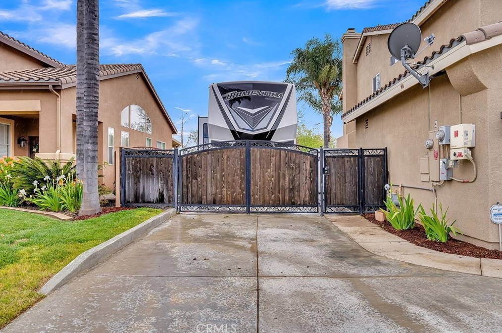 8424 Orchard Park Dr, Riverside CA  92508-2978 exterior