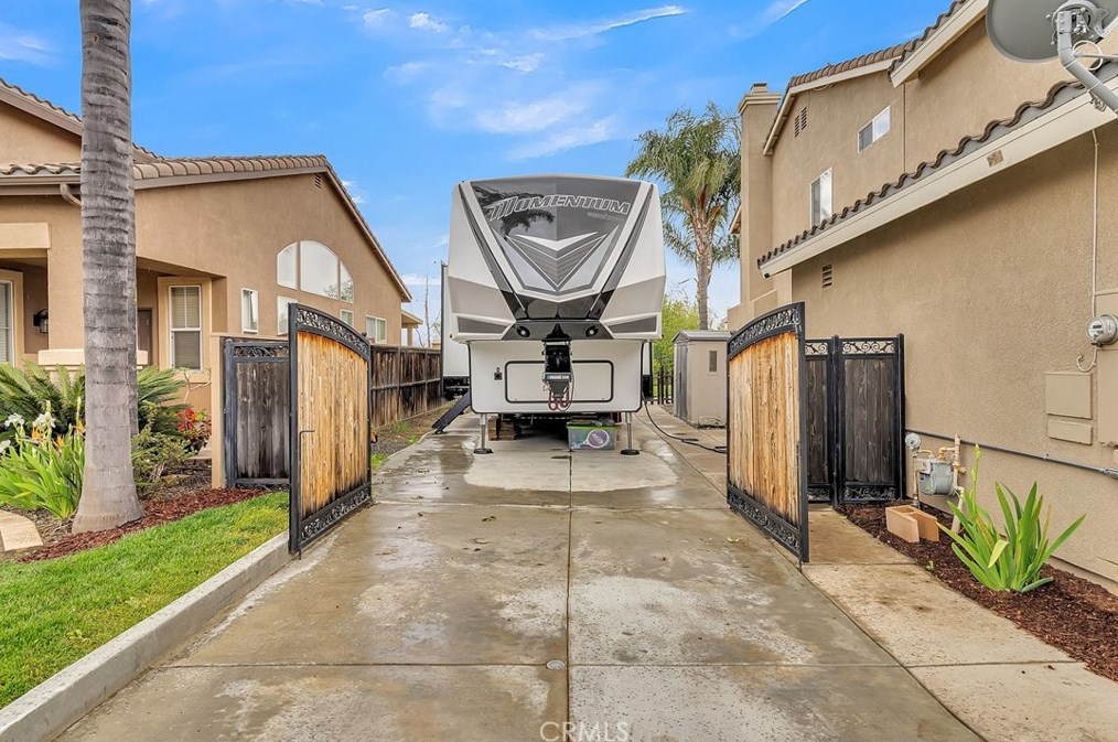 8424 Orchard Park Dr, Riverside CA  92508-2978 exterior