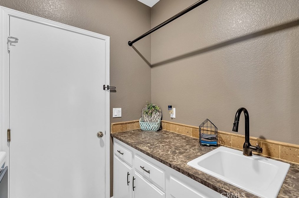 8424 Orchard Park Dr, Riverside CA  92508-2978 exterior