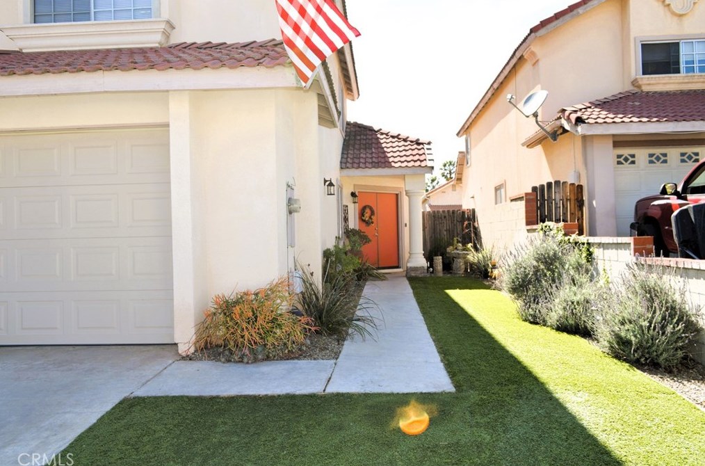 6153 Darcee Dr, Riverside CA  92509-6273 exterior