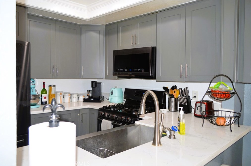 6153 Darcee Dr, Riverside CA  92509-6273 exterior