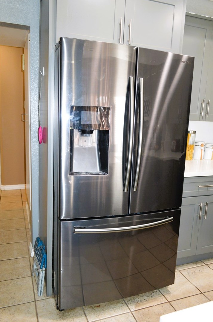 6153 Darcee Dr, Riverside CA  92509-6273 exterior