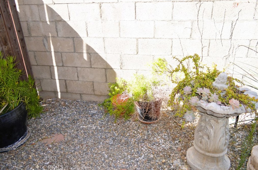 6153 Darcee Dr, Riverside CA  92509-6273 exterior