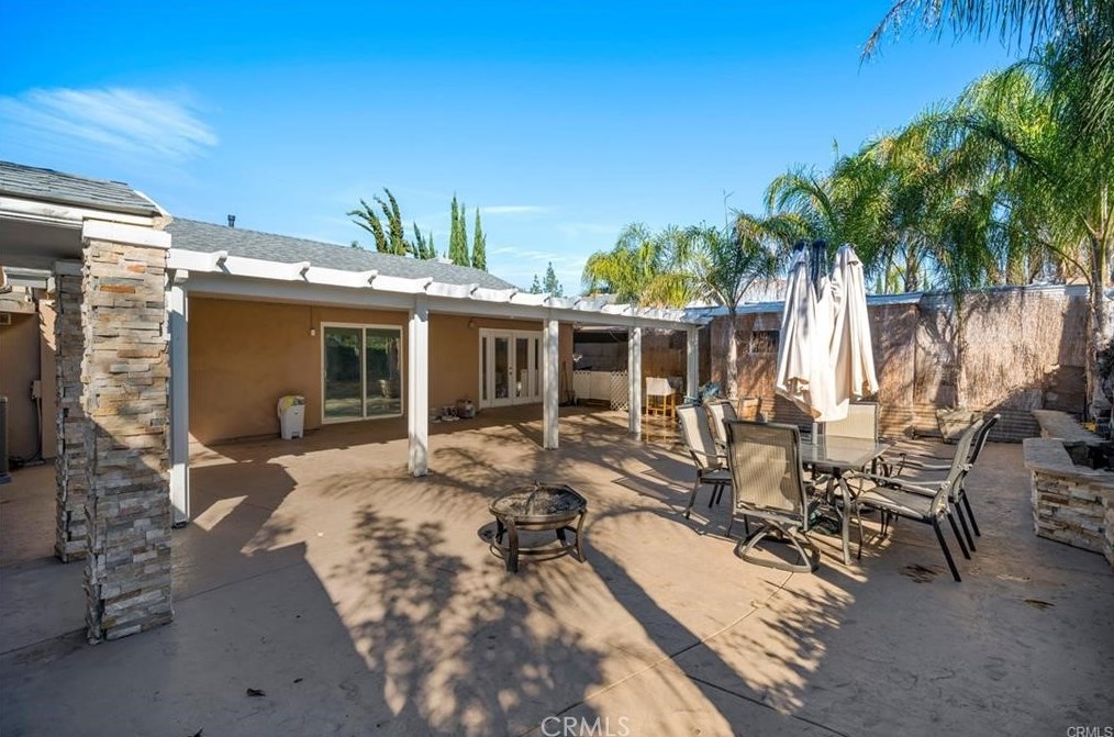 11118 Cameron Dr, Riverside CA  92505-3406 exterior