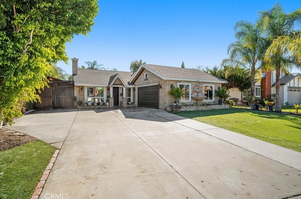 11118 Cameron Dr, Riverside CA  92505-3406 exterior