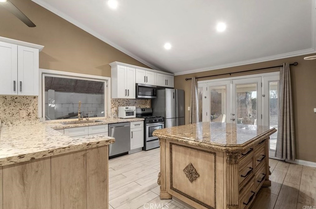 11118 Cameron Dr, Riverside CA  92505-3406 exterior