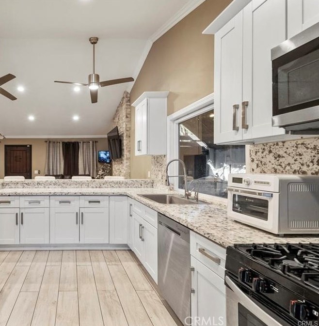 11118 Cameron Dr, Riverside CA  92505-3406 exterior