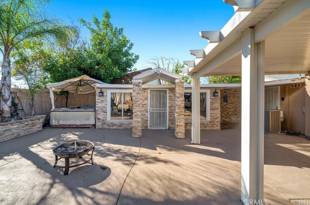 11118 Cameron Dr, Riverside CA  92505-3406 exterior