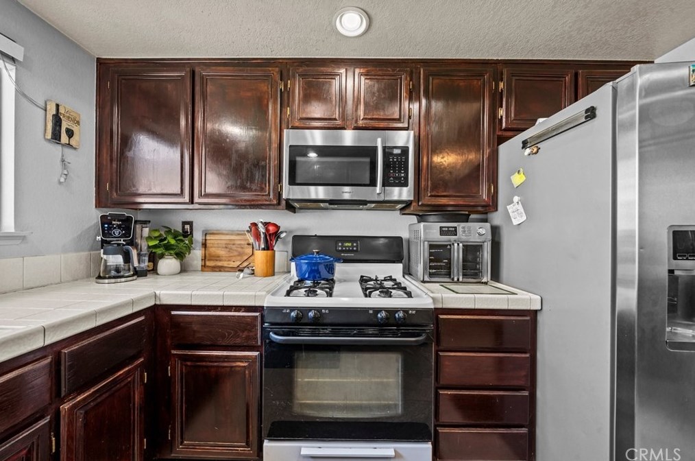 19988 Promenade Cir, Riverside CA  92508-3248 exterior