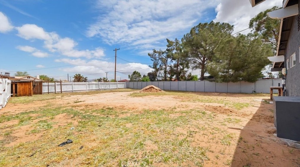 13095 Skiomah Rd, Apple Valley CA  92308-6321 exterior
