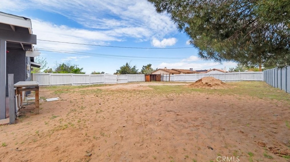 13095 Skiomah Rd, Apple Valley CA  92308-6321 exterior