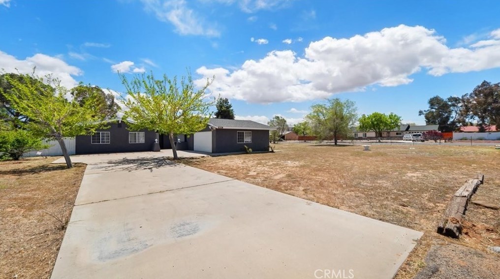 13095 Skiomah Rd, Apple Valley CA  92308-6321 exterior